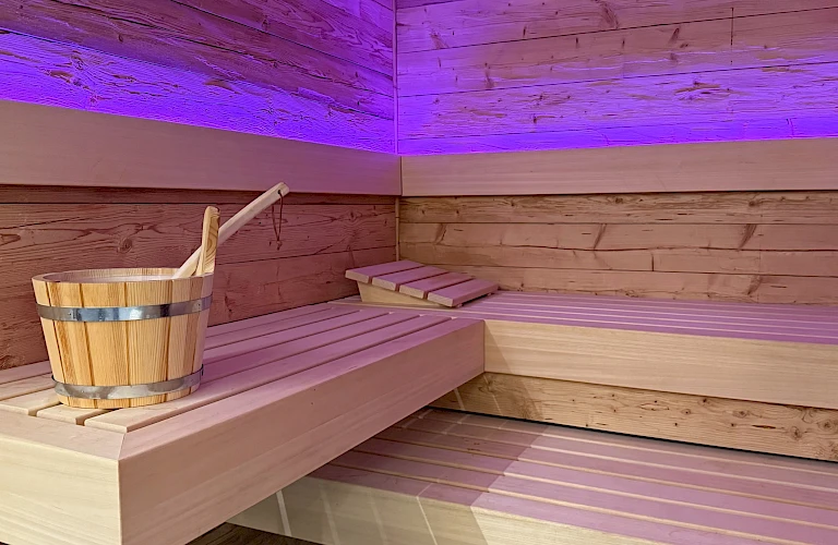 Sauna mit Aufgussmöglichkeit