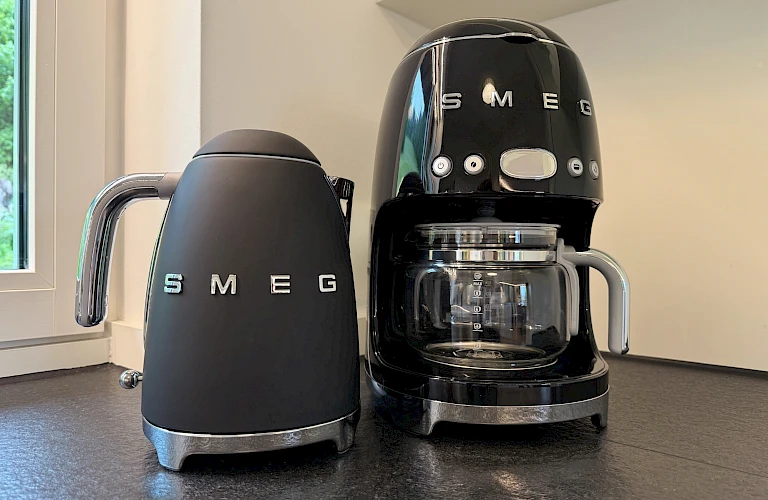Smeg Wasserkocher & Kaffeemaschine in beiden Häusern